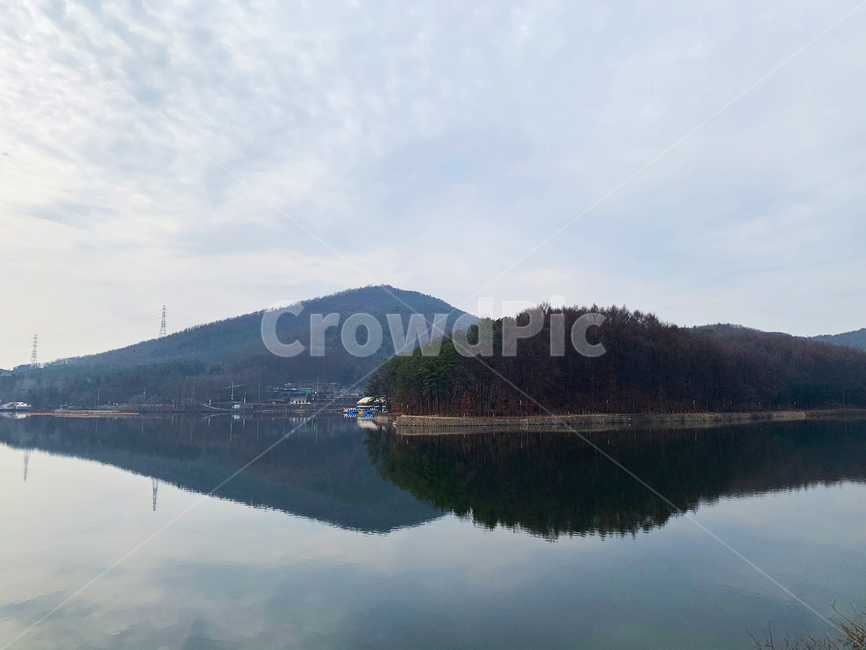 nature,water,물,outdoors,옥외,grass,잔디,plant,식물,저수지,바다,호수,강,풍경,자연,구름,하늘,산