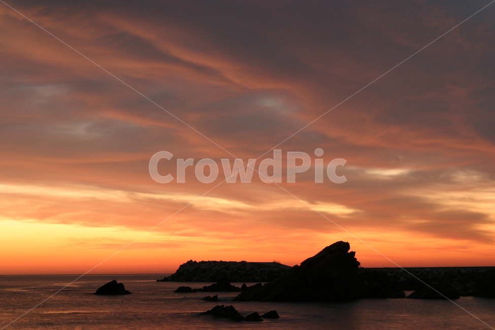 일몰,sunset,바다,해안가,sea,beach,동해,아름다운,빨강,바닷가,화려한,자연,nature,하늘,sky,cloud,구름,햇빛,햇살,sunlight,sunshine,태양,sun,풍경,landscape,view,scenery,배경,자연이미지,경치,해질녁,장엄한,석양,노을,붉은노을,불타는,황혼,땅거미