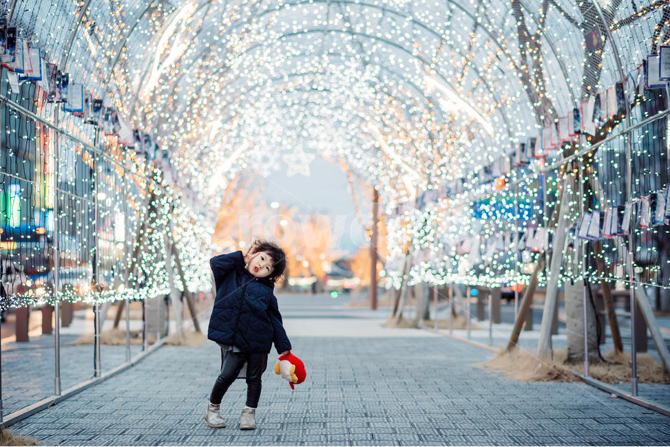 아이,어린이,딸사랑,딸바보,포즈,인물사진,야경,야경사진,전주,첫마중길,빛축제,kids,사람,인물,인간,human,person,어린이,어린아이,child,children,kid,감정표현,기분,feeling,emotion