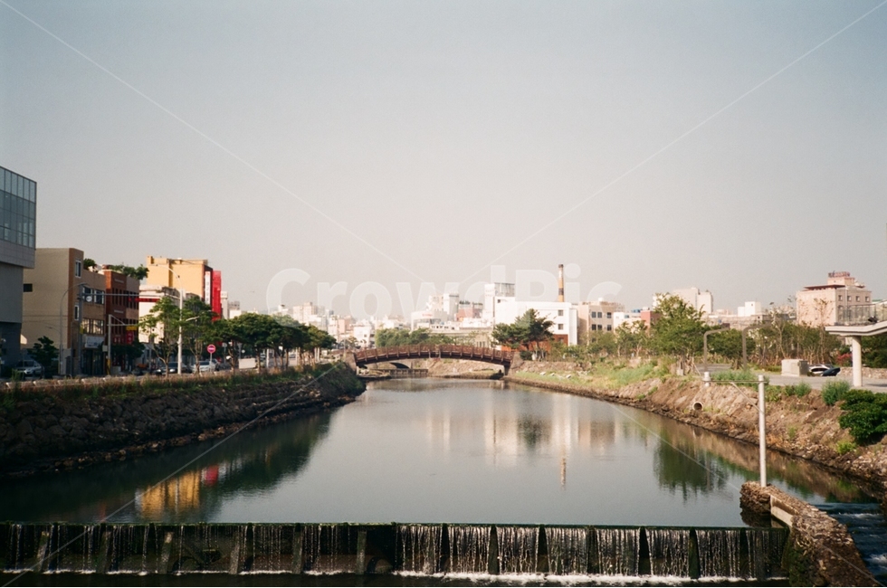 제주도,탑동,강,필카,필름카메라,도시,풍경,city,landscape,한국도시풍경,한국도시경관,korea cityscape,감성,sensible,feeling,castle,성,architecture,건축물,building,건물,fort,요새,water,물,ditch,도랑