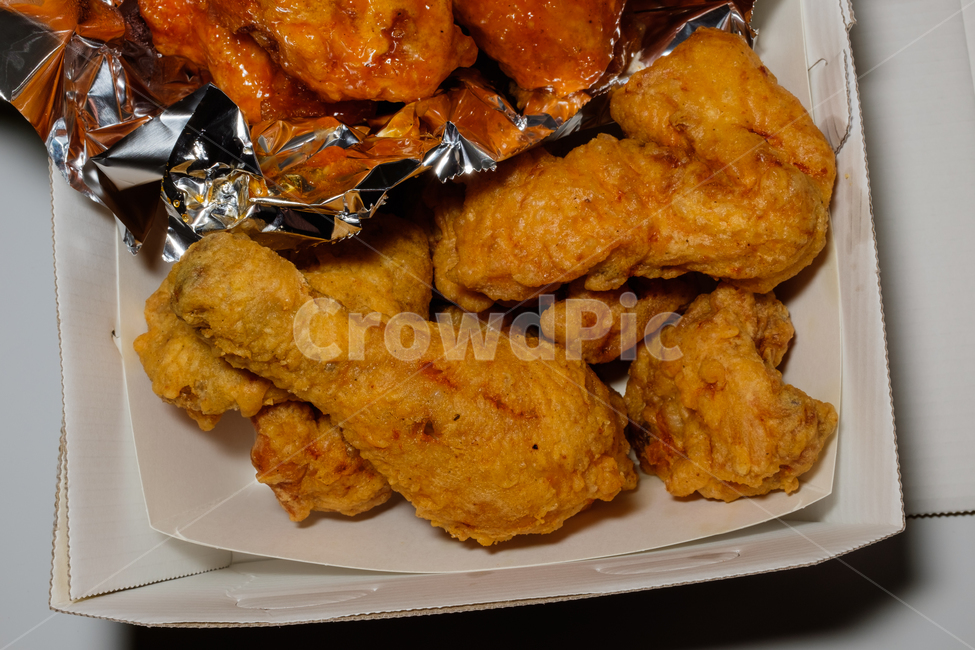 치킨,양념치킨,후라이드치킨,크리스피치킨,튀긴,닭고기,배달음식,음식,식사,고기,소스,양념,튀김옷,매콤한,달콤한,맛있는,식품,요리,닭,뼈,음식,식재료,요리,food,cook,meal,dishes,food reserves