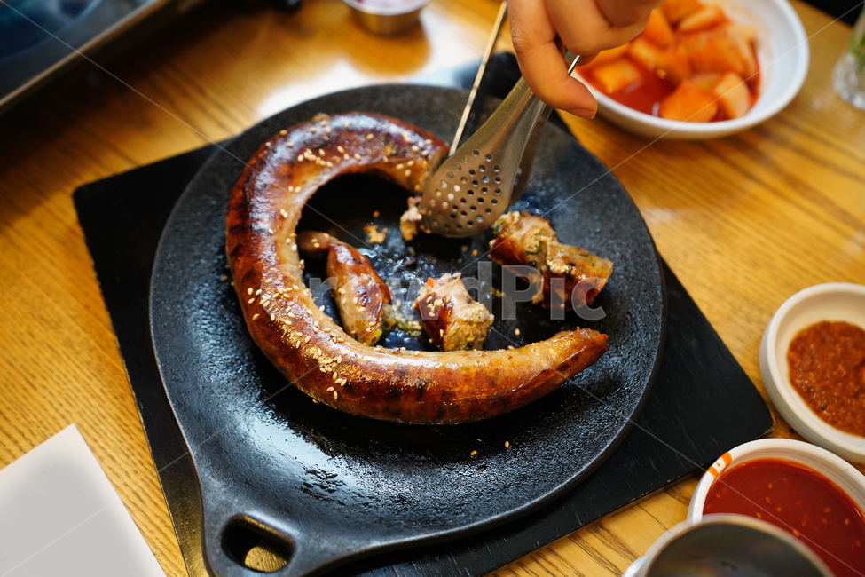 순대,순대스테이크,고기,육류,돼지,식사,간식,안주,먹거리,푸드,food,한식,한국식,음식,먹방,접시,육식,요리,음식,식재료,요리,food,cook,meal,dishes,food reserves,육류,고기,meat,한식,한국음식,한국요리,korean food,korean dishes,korean meal,korean cook