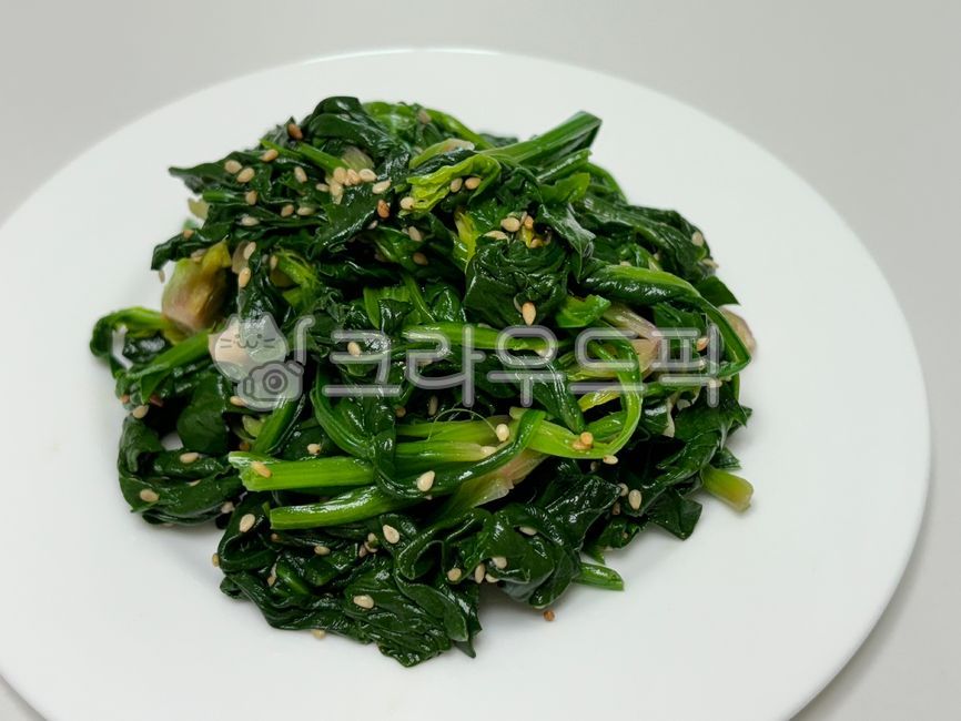 시금치,시금치나물,겨울음식,겨울나물,초록음식,나물,한국음식,반찬