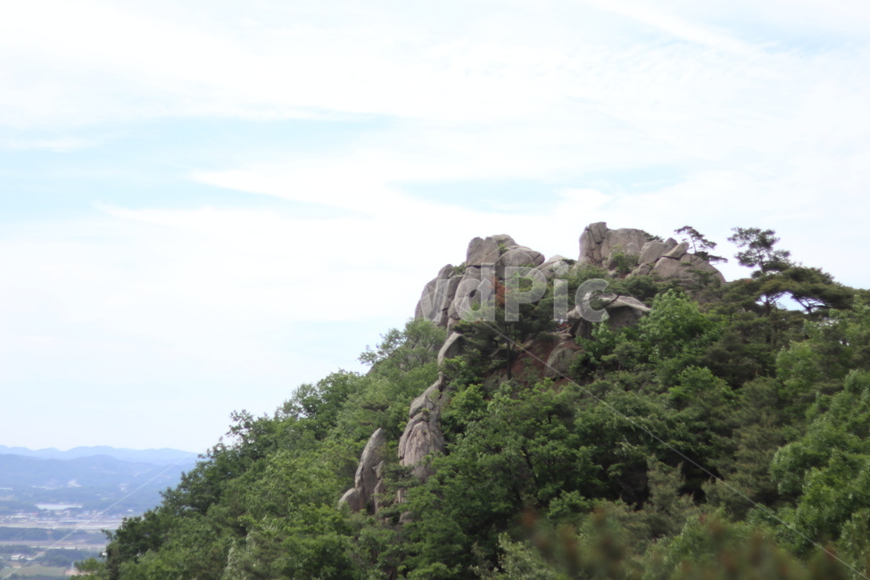 용봉산,하늘,구름,바위,봄,초록,자연,풍경,nature,landscape,한국자연풍경,한국자연경관,korea nature landscape,outdoors,옥외,cliff,낭떠러지