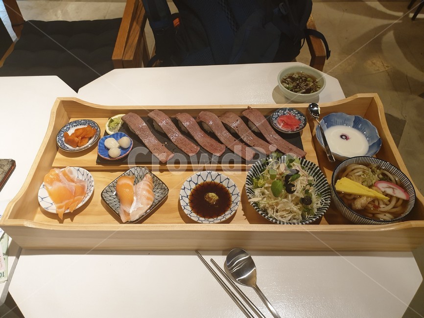 초밥,연어,분위기,깔끔한,일식,와규
