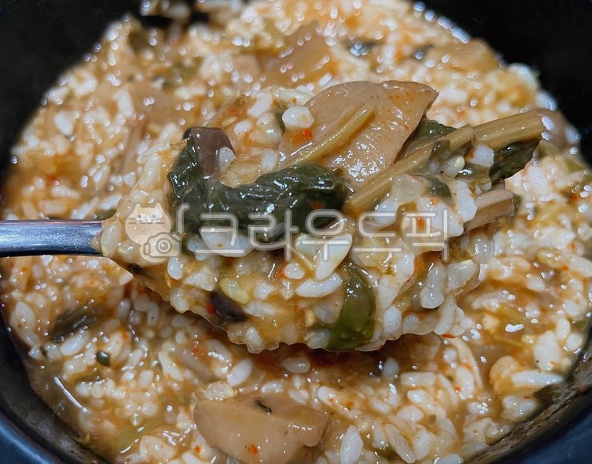 white rice,Soybean paste stew,soup,Siraegi,Siraegi soybean paste soup and rice,Siraegi soybean paste porridge,Soybean paste crab,Siraegi soybean paste stew,mushroom,Gukbap,Soybean paste porridge,Soybean paste soup,rice,soy bean paste soup,food,porridge,me