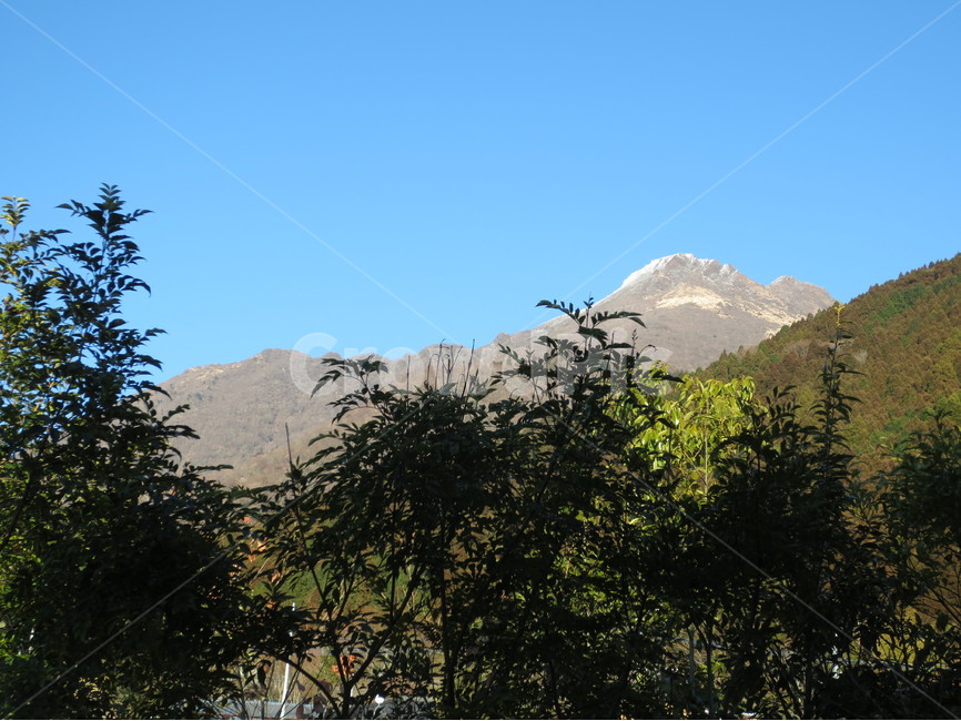 sky,mountain,nature,tree,scenery,하늘,산,풍경,자연,경치,나무,파랑,blue,yufudake,유후다케,유후인,yufuin,japan,일본,자연,풍경,nature,landscape,outdoors,옥외
