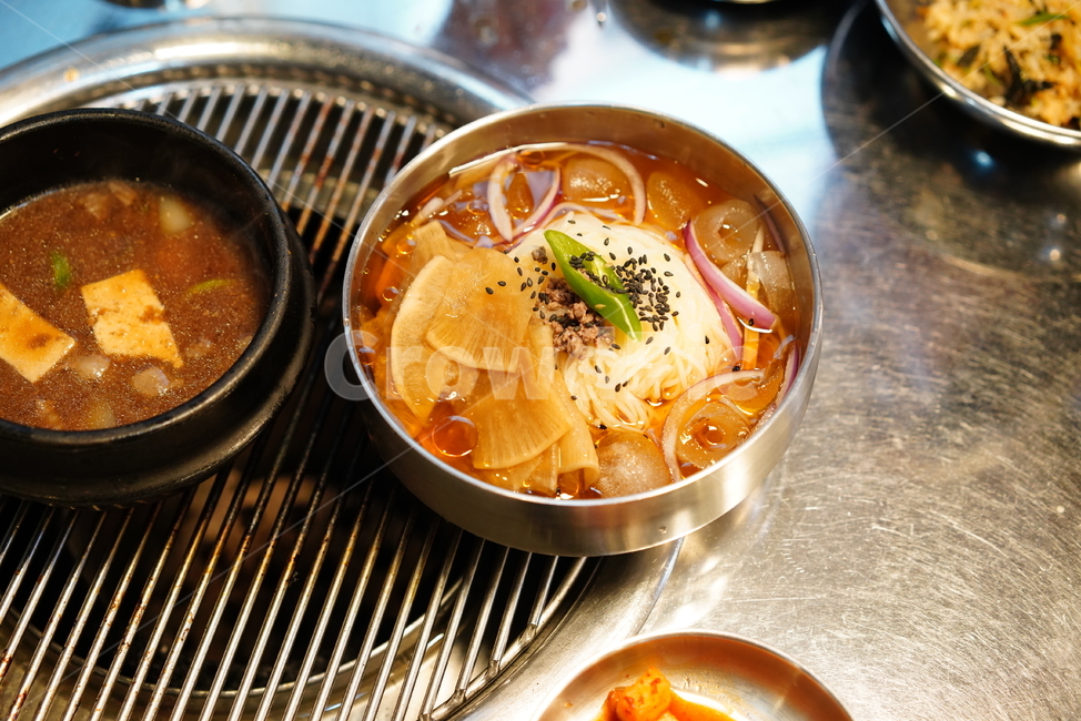 식사,음식,요리,국수,짱아찌국수,장아찌,먹방,면발,면,푸드,그릇,먹거리,한식,뚝배기,한국,korean,끼니,음식,식재료,요리,food,cook,meal,dishes,food reserves,면류,면요리,noodles