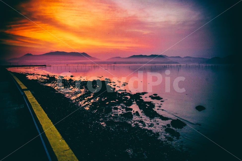 바다,하늘,구름,햇빛,해안,바닷가,일출,자연,자연사진,풍경,풍경사진,sea,sky,cloud,sunlight,sunrise,coast,nature,naturephoto,naturephotography,landscape,자연,풍경,nature,landscape,해변,바다,beach,sea,outdoors,옥외,dusk,황혼,dawn,새벽,red sky,붉은 하늘,sunset,일몰