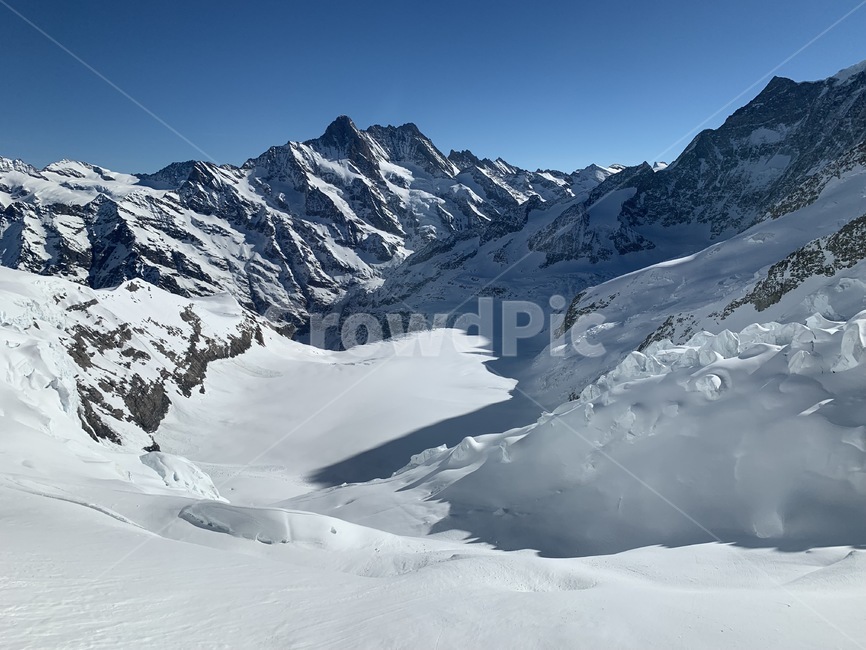 스위스,swiss,switzerland,융프라우,jungfrau,융프라우산,산,mountain,outdoors,옥외,ice,빙,snow,눈,mountainrange,산맥,nature,자연,peak,피크,겨울,계절,winter,season,자연,풍경,nature,landscape