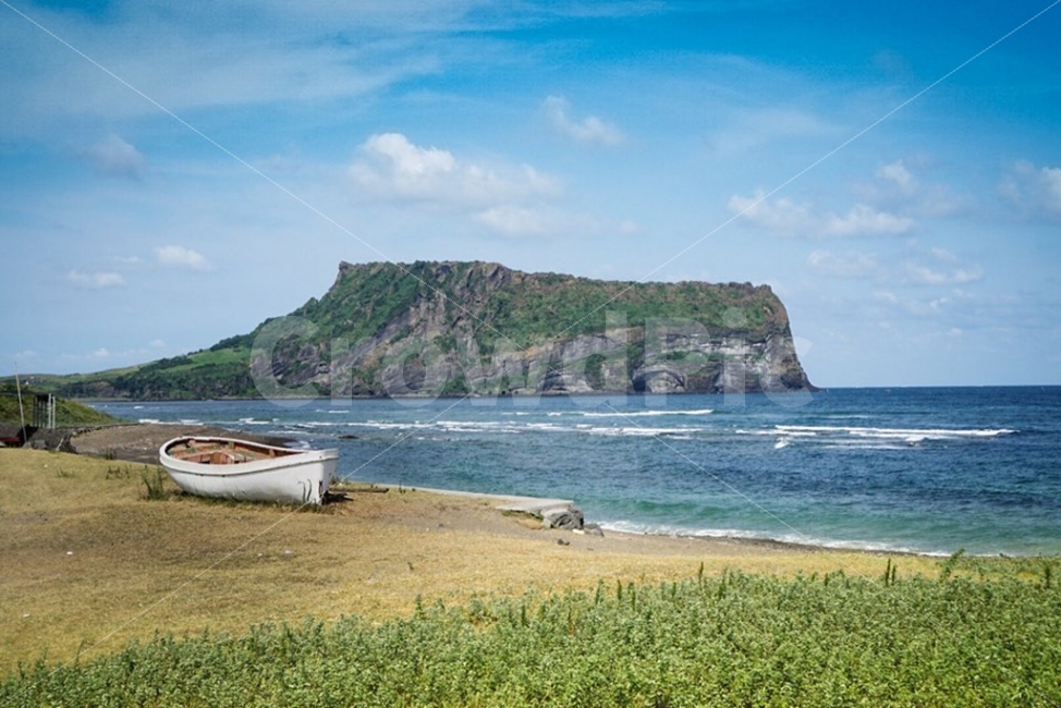 성산일출봉,배,바다,제주도,풍경,광치기해변,자연,풍경,nature,landscape,한국자연풍경,한국자연경관,korea nature landscape,해변,바다,beach,sea,제주도,jeju,jeju island,outdoors,옥외,land,땅,water,물,shoreline,해안선,ocean,대양,promontory,곶,coast,연안