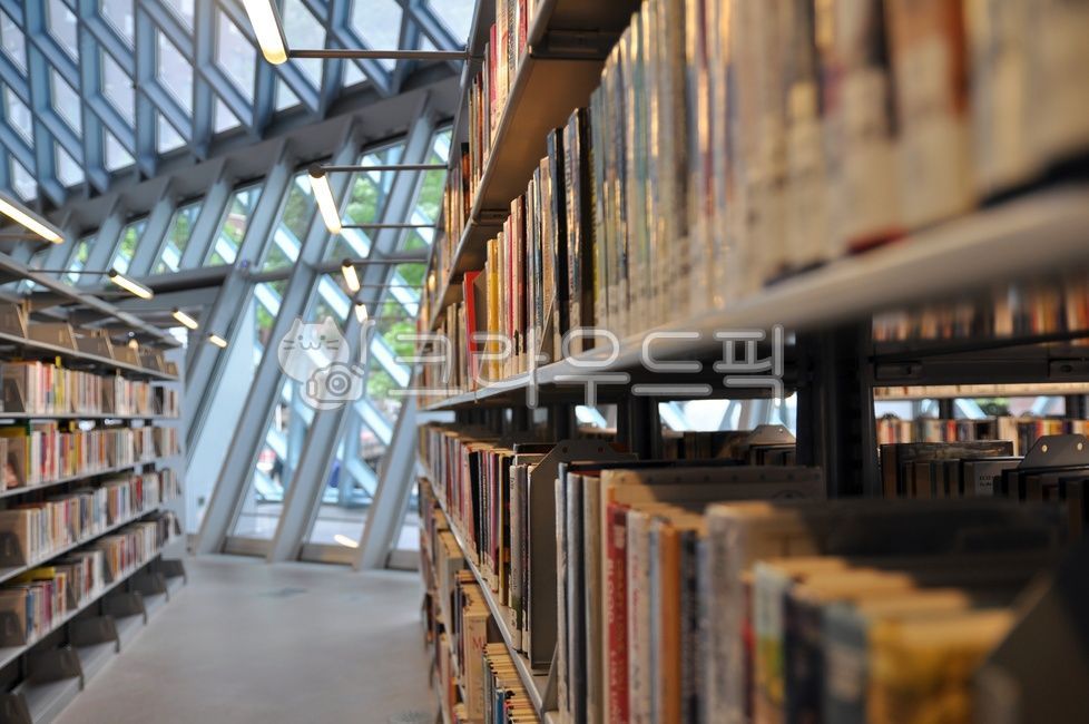 시애틀,도서관,공공도서관,책,seattle,library,remkoolhaas,렘쿨하스,건축,건물,서가,책배경,커튼월,블루