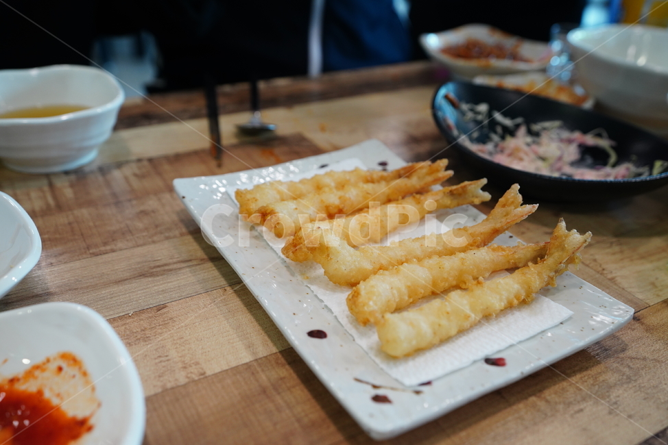 새우튀김,튀김,안주,먹거리,음식,새우,간식,food,접시,fries