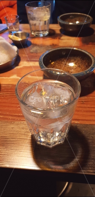 술잔,술,소주,술자리,유리잔,얼음,토닉워터,알콜,금요일,힐링,술집