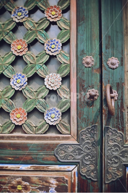 사찰,절,연꽃문양,나무문,사찰출입문,colorfull,한국전통,한국문화,korean traditional,korean culture