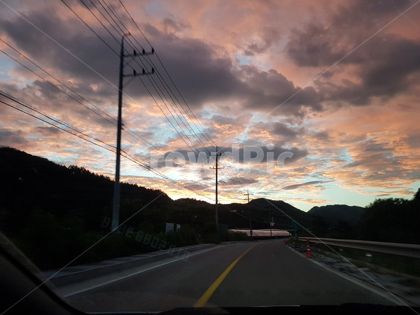 road,도로,하늘,석양,구름,먹구름