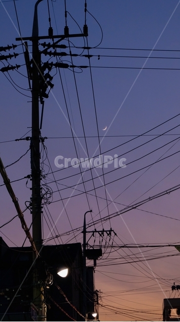 달,초승달,저녁,하늘,moon,sky,evening,야경,밤,풍경,nightscape,night,landscape,색깔,색상,색채,색감,color sense,color sensitivity,feeling of color,utility pole,전신주,cable,케이블