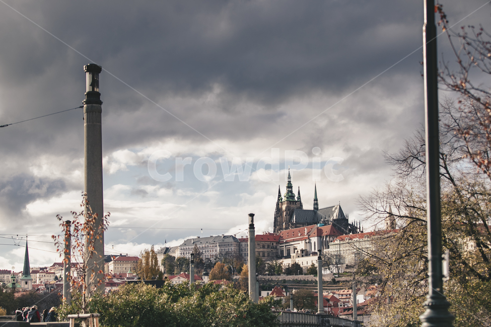 spire,첨탑,architecture,건축물,탑,tower,뾰족한탑,steeple,building,건물,프라하,체코,프라하성,프라하풍경,해외도시,외국도시,감성사진,하늘,구름,흐림,해외,외국,세계,foreign,oversea,world