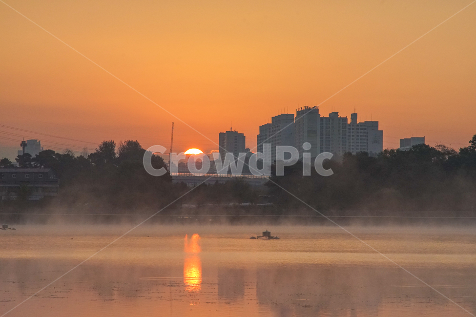 호수,저수지,안개,물안개,건물,새벽,여명,해,태양,일출,해돋이,도시,풍경,city,landscape,한국도시풍경,한국도시경관,korea cityscape,nature,자연,outdoors,옥외