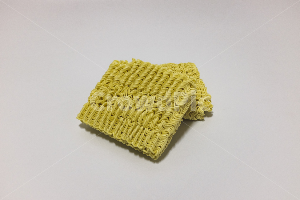 조리되지않은,라면,생라면,면,맛있는,마른,날것,저녁,점심,아침,정크푸드,푸드,가공식품,인스턴트,빠른,아시아,밀가루,간편식품,음식,요리,라멘,옥수수,탄수화물,하얀배경,음식,식재료,요리,food,cook,meal,dishes,food reserves,면류,면요리,noodles