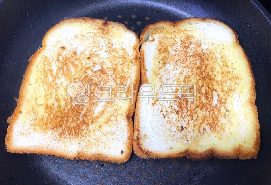 식빵,bread,빵,food,음식,toast,토스트,frenchtoast,프렌치토스트,버터,구운식빵,식빵버터구이,고소한,바삭바삭,바삭한,구운빵,버터구이,간식,디저트,후식,조식,아침식사