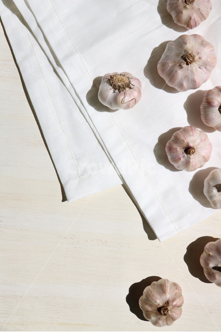 사진,마늘,야채,채소,햇마늘,나무,원목,질감,재질,빈티지,육쪽마늘,깐마늘,패브릭,갈릭,통마늘,재료,식자재,텍스처,garlic,wholegarlic,vegetable,food,wood,texture,음식,식재료,요리,food,cook,meal,dishes,food reserves,채소,야채,vegetables