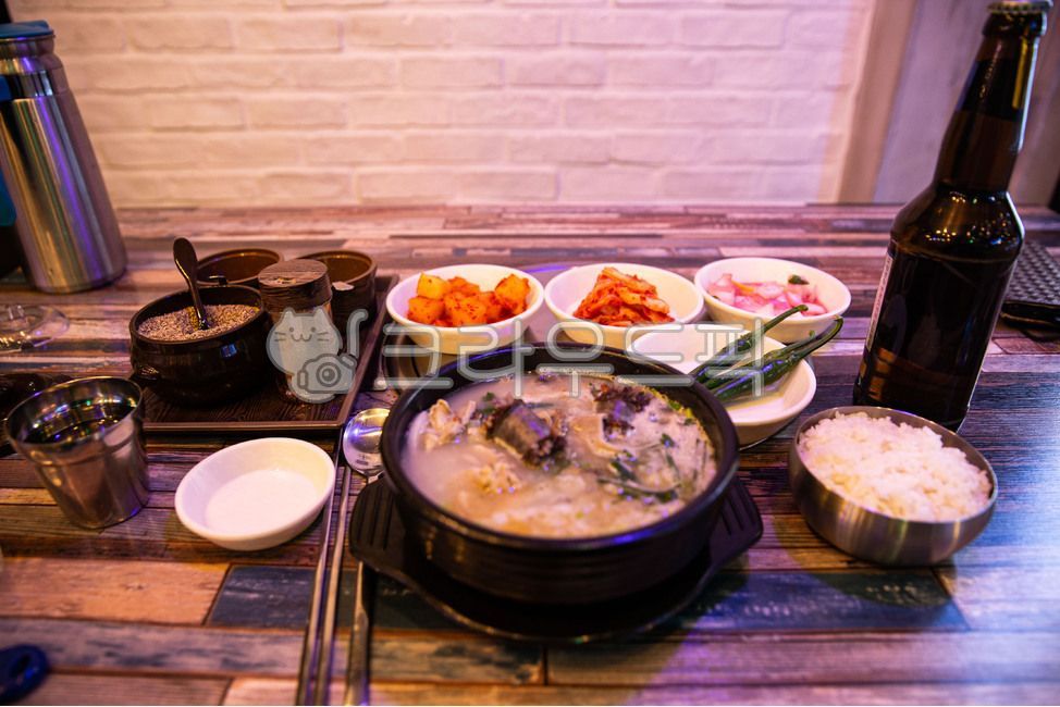 뚝배기,사골국물,순대,돼지머릿고기,파,순대국,한국전통음식,earthenpot,beefbonebroth,sundae,porkheadmeat,greenonion,sundaesoup,traditionalkoreanfood