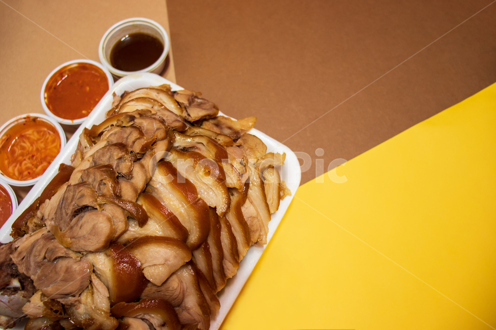 족발,배달음식,고기,돼지고기,한식,점심메뉴,배달,음식,한국음식,저녁메뉴,메뉴,저녁,점심,런치,디너,식사,저녁식사,점심식사,끼니,돼지족발,안주,술안주,요리,쿠킹,쿡,맛,맛있는,맛있다,건강,건강한,건강하다,유명,유명한,유명하다,유명한음식,콜라겐,단백질,한국,영양,간식,플레이팅,배경,바탕,백그라운드,jokbal,koreanfood,trotter,dinner,plate,meal,pork,meat,food,foods,trotters,pigstrotter,pigsfeet,deliveryfood,cook,cooked,cooking,cuisine,delicious,lunch,deliveryfoodservice,pigstrotters,pigtrotter,porkfeet,korea,southkorea,diet,dish,eat,eating,collagen,protein,healthy,famous,nutrition,snack,tasty,traditional,background