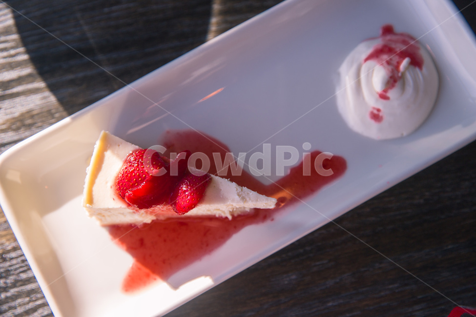 bakery,berry,breakfast,cake,cream,creamcheesecake,cuisine,delicious,dessert,dish,food,fruit,pie,piece,plate,red,slice,snack,strawberry,sugar,sweet,tasty,white,치즈케이크,치즈,케이크,디저트,간식,딸기,설탕,단맛,달달,한조각,음식,식재료,요리,food,cook,meal,dishes,food reserves,디저트,간식,후식,dessert,snack