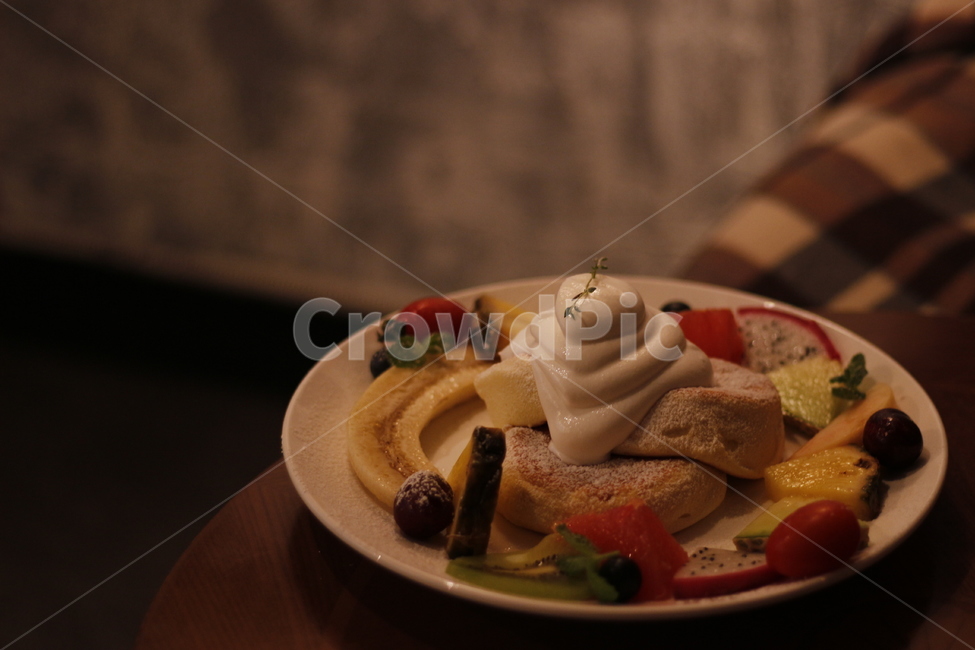 bread,Side menu,bakery,souffle,fruit,snack,pancake,cream,confectionery,baking,dessert,brunch