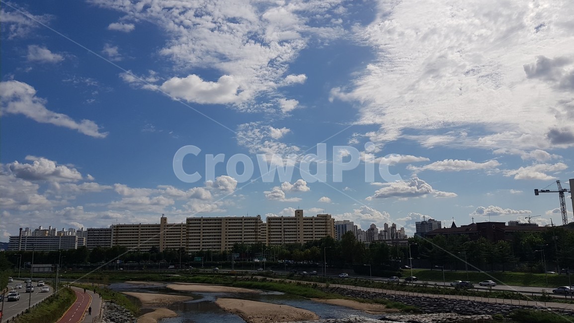 하늘,구름,강변도로,강,강변,도로,아파트,sky,river,찻길,차,양털구름