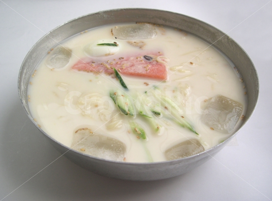 콩국수,국수,음식,한식,면,면음식,면요리,여름음식,얼음,수박,오이,여름,계절,summer,season,음식,식재료,요리,food,cook,meal,dishes,food reserves,면류,면요리,noodles,한식,한국음식,한국요리,korean food,korean dishes,korean meal,korean cook,bowl,사발,dish,식사,soup bowl,수프 그릇,soup,수프