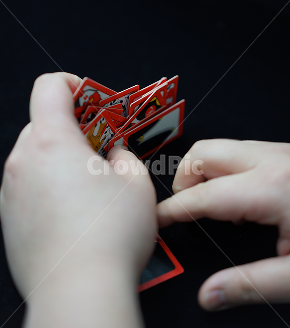 화투,화투패,고스톱,한국전통,도박,게임,놀이,고도리,하나후다,화투장,맞고,한국전통,한국문화,korean traditional,korean culture,사람,인물,인간,human,person,신체일부,몸,body,게임,오락,놀이,game,play