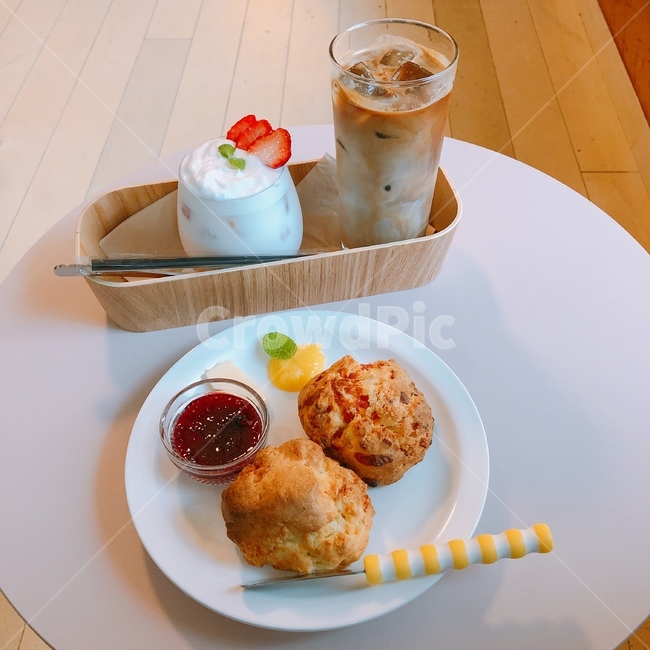 카페,스콘,커피,디저트,예쁨