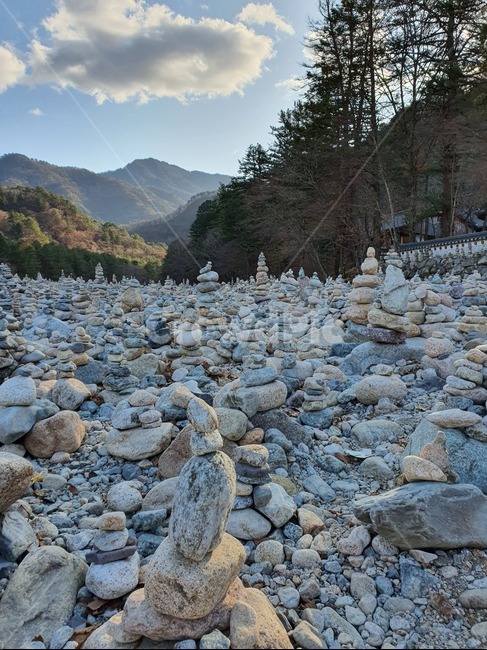 rubble,파편,돌,stone,나무,tree,구름,cloud,산,mountain,인제군,백담사,temple,절