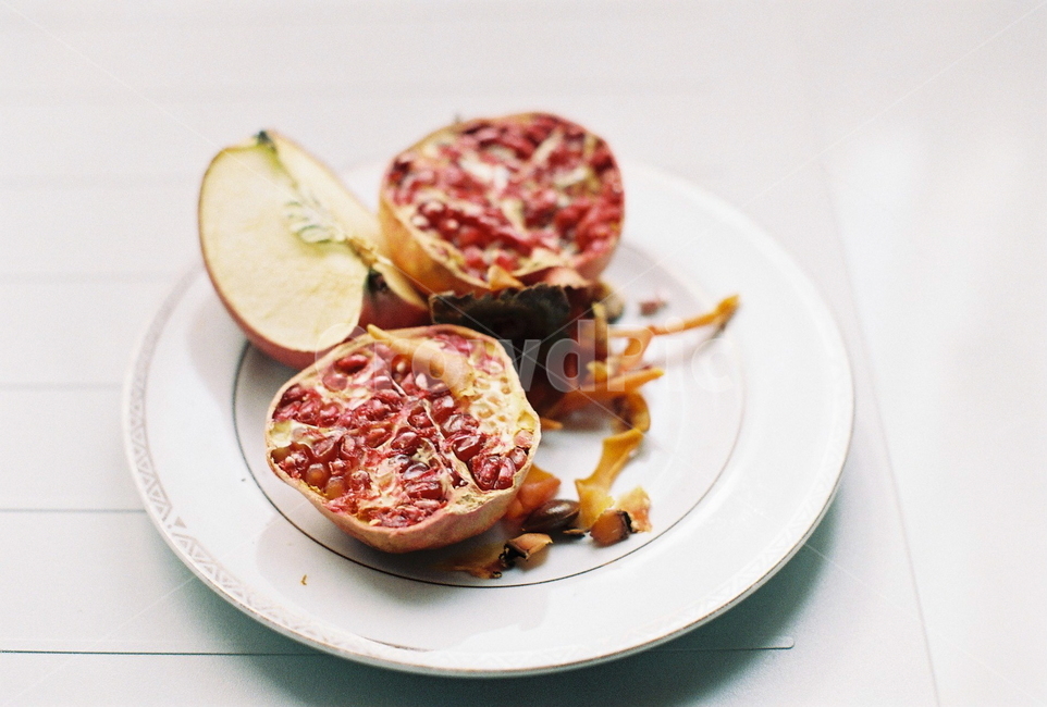 과일,석류,사과,접시,플레이트,감껍질,껍질,건조된,마른,dry,fruit,apple,plate,dish,pomegranate,skin,음식,food,peel,간식,디저트,음식,식재료,요리,food,cook,meal,dishes,food reserves,과일,열매,fruit,감성,sensible,feeling