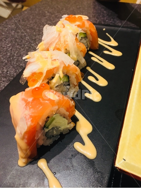 음식,연어,초밥,연어초밥,연어롤초밥,오사카,일식,음식,식재료,요리,food,cook,meal,dishes,food reserves,일식,일본음식,일본요리,Japanese food,Japanese dishes,Japanese meal,Japanese cook