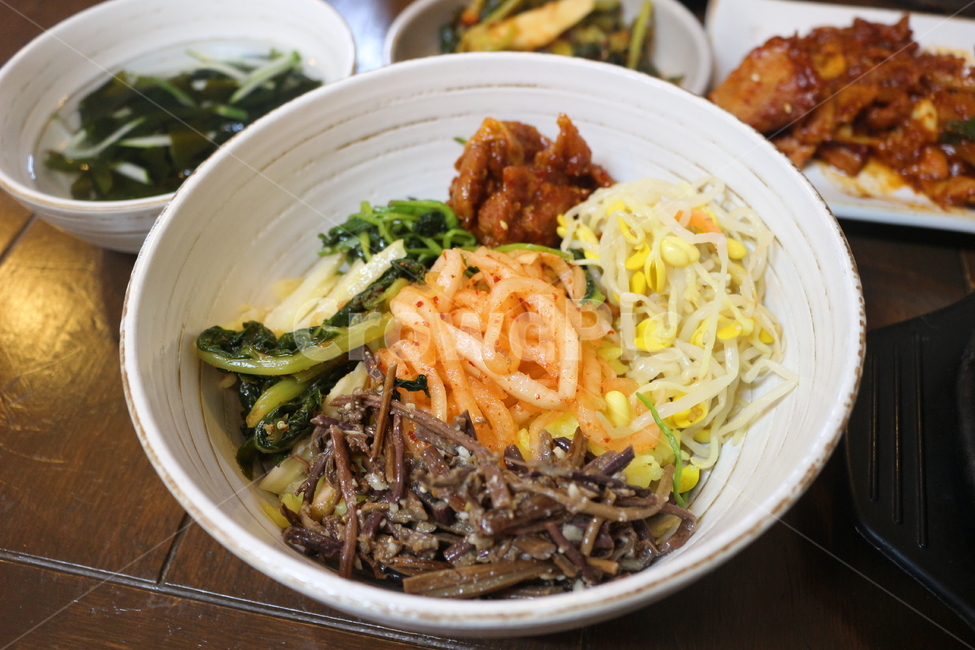 비빔밥,제육비빔밥,나물비빔밥,열무비빔밥,생채비빔밥,음식,식재료,요리,food,cook,meal,dishes,food reserves
