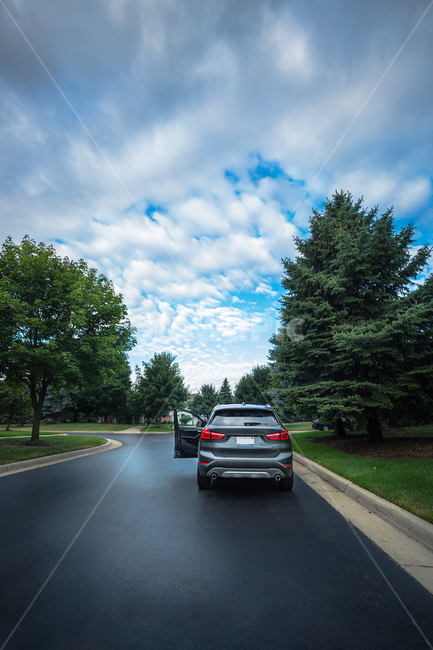 도로,아스팔트,자동차,교통,차량,블랙박스,자동차유리,주차,정차,이면주차,road,vehicle,car,하늘,구름,나무,동네,asphalt