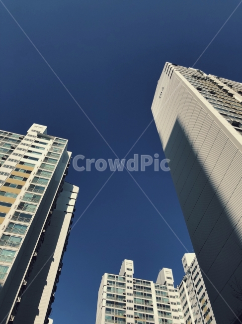 도시,아파트,건물,파란하늘,하늘,건축,도시,풍경,city,landscape,한국도시풍경,한국도시경관,korea cityscape,건축물,건물외관,exterior,building,structure,architecture,construction,office building,사무실 건물,시티,high rise,고층 건물,town,urban,어반
