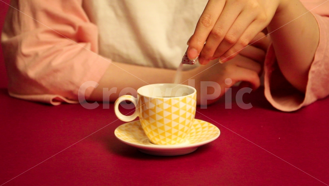 커피,설탕,티타임,찻잔,차,사람,인물,인간,human,person,커피,카페,coffee,cafe,색깔,색상,색채,색감,color sense,color sensitivity,feeling of color,연출,컨셉,콘셉,direction,concept