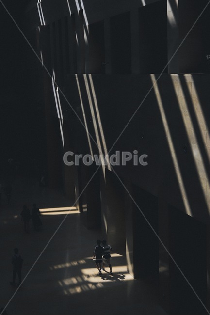 빛,친구,동행,어두움,희망,사람들,대중,군중,other people,crowd,실루엣,그림자,silhouette,shadow,건축물,건물외관,exterior,building,structure,architecture,construction