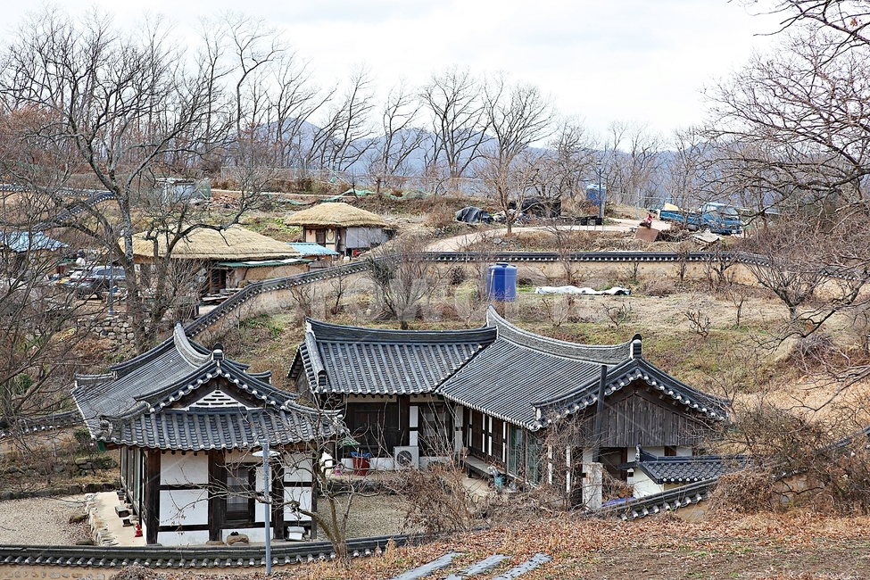 양동마을,한옥,기와집,집,한옥집,전통집,민속집,건물,자연,풍경,겨울,한국전통,한국문화,korean traditional,korean culture