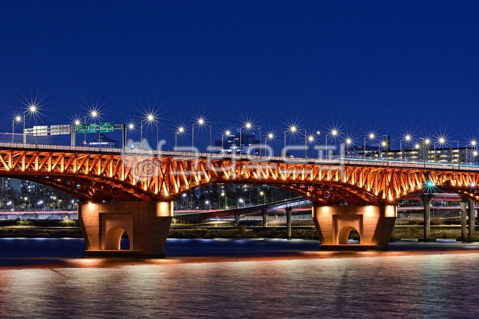 night view,Han River Bridge,reflection,light,Seongsu Bridge,bridge,lighting,lights,Han River