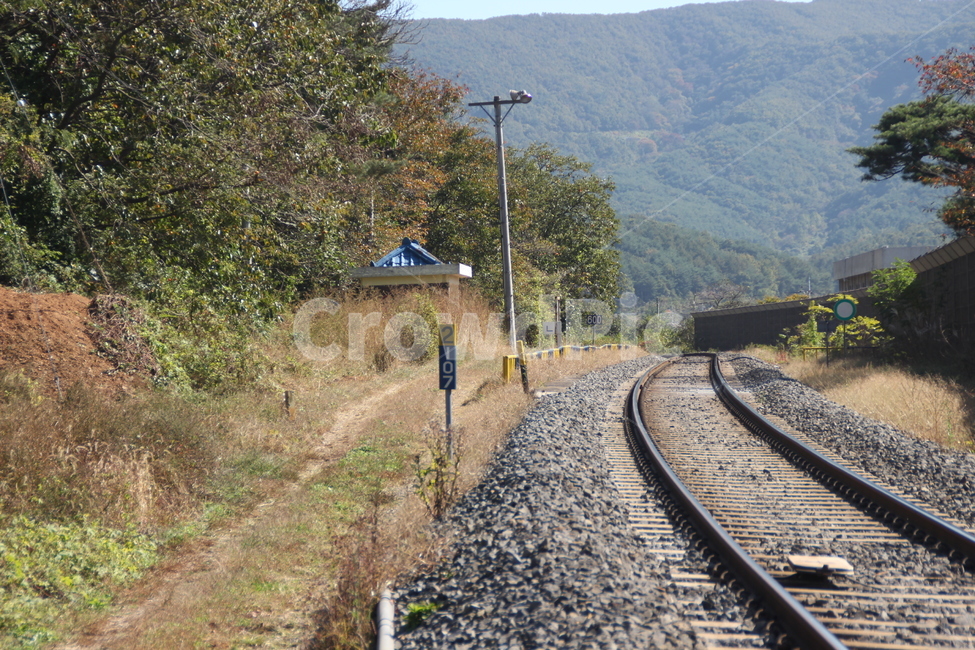 기찻길,기차역,주산역,기차,철로,주산,railroad,trainstation,jusantrainstation,train,railway,jusan,시골,마을,풍경,landscape,country,rural,town,교통,교통수단,traffic,transportation,rail,레일,train track,철도