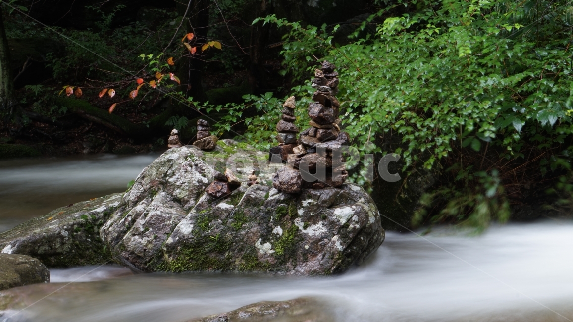 계곡,물줄기,산,초록색,여름,자연,풍경,nature,landscape,한국자연풍경,한국자연경관,korea nature landscape,한국전통,한국문화,korean traditional,korean culture,종교,신앙,religion,belief,faith,water,물,outdoors,옥외,stream,흐름,creek,작은 만
