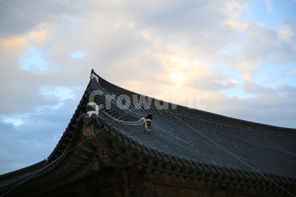기와,전통,하늘,구름,한국,배경,감성,한국전통,한국문화,korean traditional,korean culture,건축물,건물외관,exterior,building,structure,architecture,construction