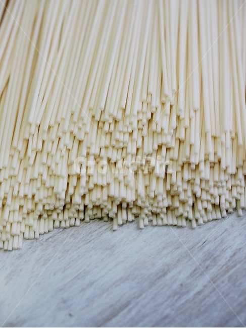 국수,건조식품,말린국수,음식,배경,흰색,한국음식,아시아음식,음식재료,noodle,driedfood,driednoodle,food,background,white,koreanfood,asianfood,foodingredients,음식,식재료,요리,food,cook,meal,dishes,food reserves