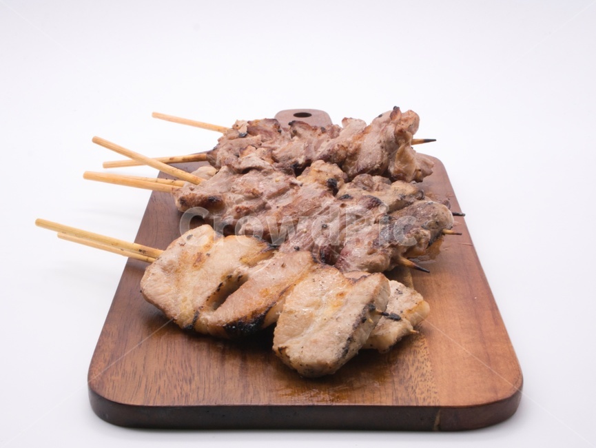 닭꼬치,야끼토리,닭,돼지,꼬치,구이,꼬치구이,숯불,흰배경,단백질,단백질요리,염통,염통꼬치,네기마,닭고기,돼지고기,요리,건강,음식,식재료,요리,food,cook,meal,dishes,food reserves