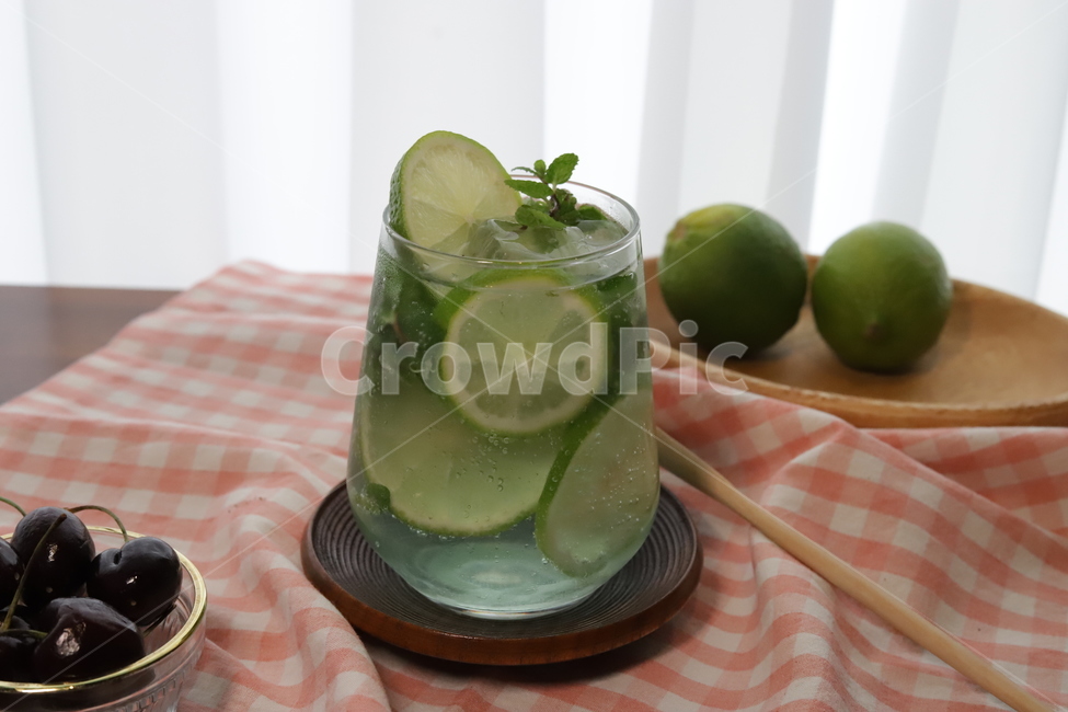 라임모히또,모히또,모히또만들기,홈카페,카페테이블,카페음료,여름음료,커피테이블,칵테일,음료수,drink,beverage,커피,카페,coffee,cafe